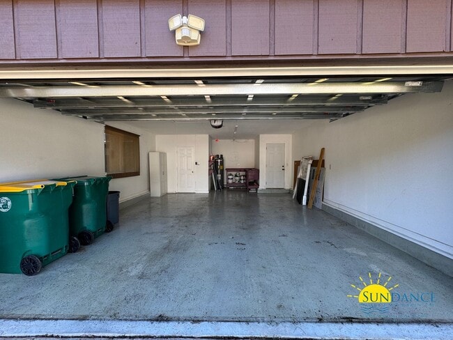 Building Photo - Spacious 3-Bedroom Home Near Hurlburt & Eg...