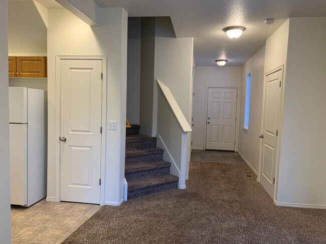 Building Photo - 363 SW Garfield