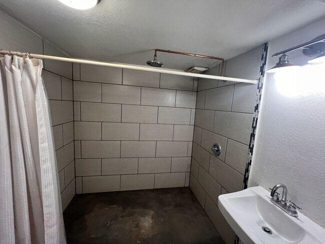 Building Photo - 2555 E Fort Lowell Rd