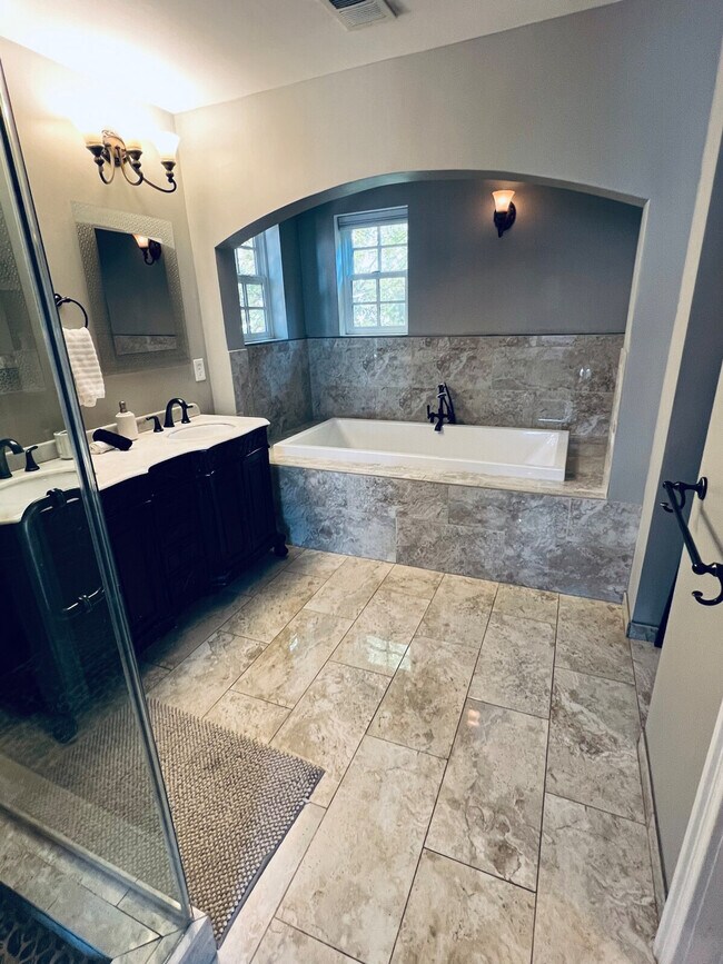 Building Photo - 3209 W Fairview Pl