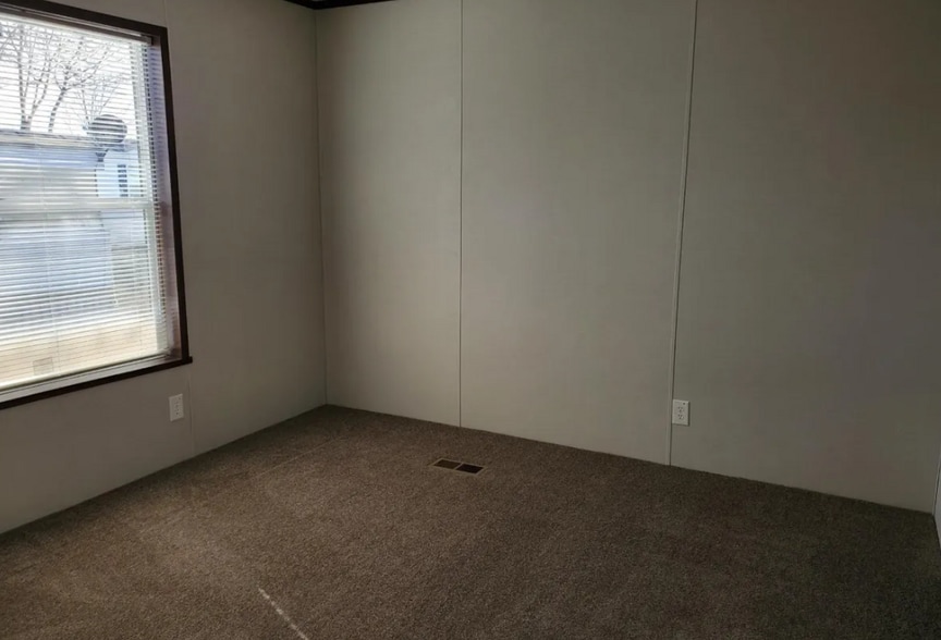 Building Photo - 6619 N Hampshire Dr