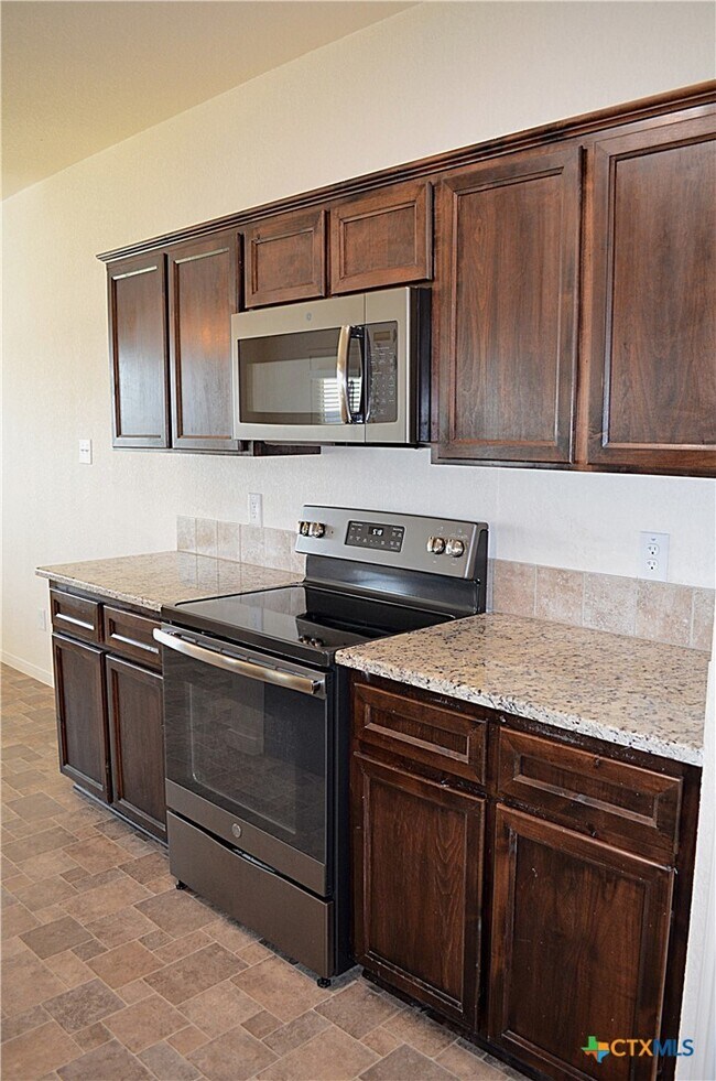 Building Photo - 6702 Keechi Valley Dr