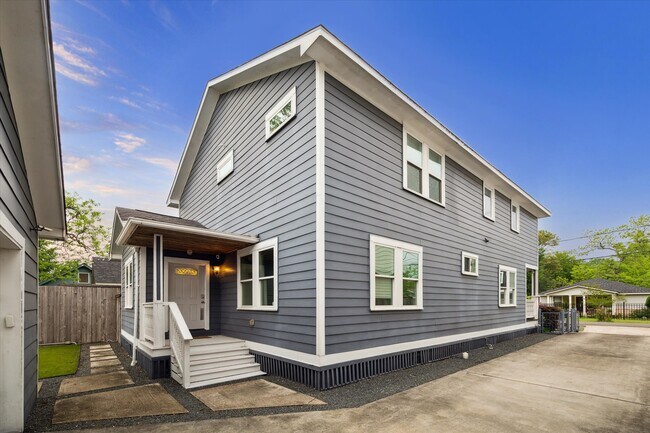 Building Photo - 1111 Adele St