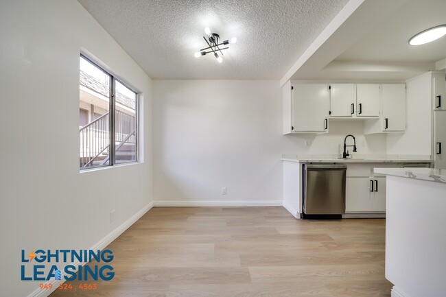 Building Photo - 14631 Magnolia-204D