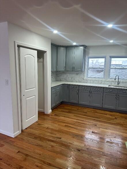 Building Photo - 148-18 Huxley St