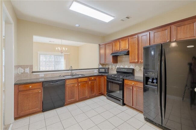 Building Photo - 2442 Fairlie Dr
