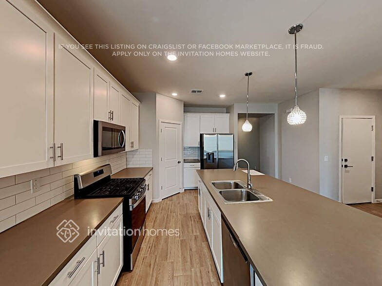 Building Photo - 4058 W Crossflower Ave