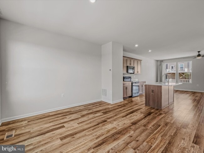 Building Photo - 179 Presidents Pointe Ave