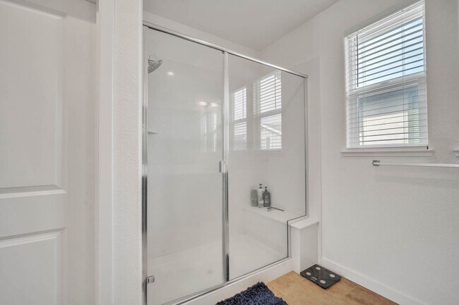 Building Photo - 2333 Aerostar Way