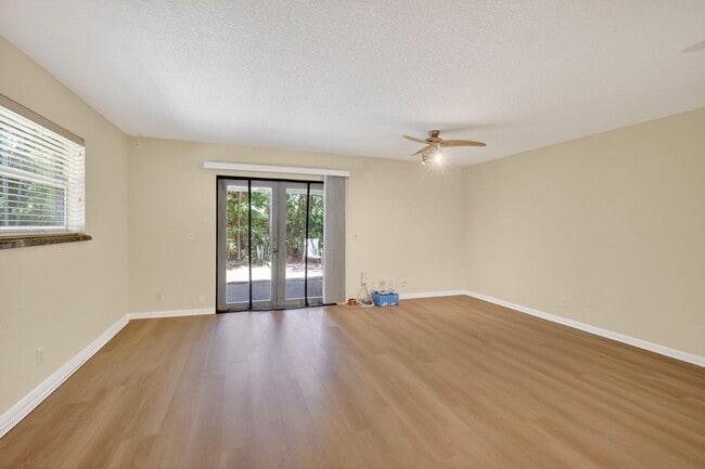 Building Photo - 2520 Van Buren St