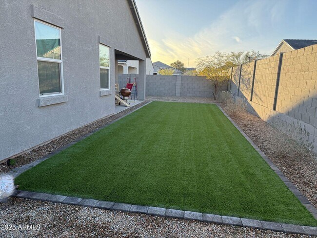 Building Photo - 1168 W Falls Canyon Dr
