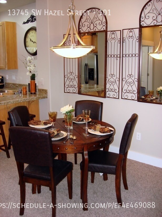 Building Photo - 3BDRM 2.5BTH Condo End Unit, garage, gas F...