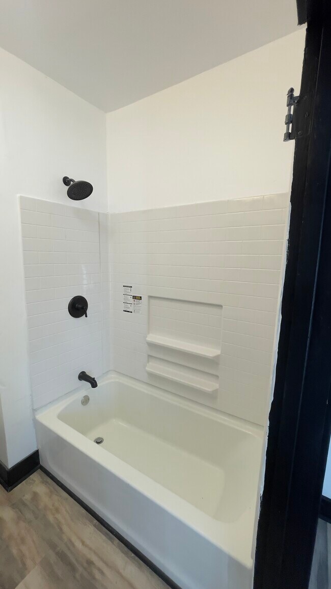 Building Photo - 308 9th St