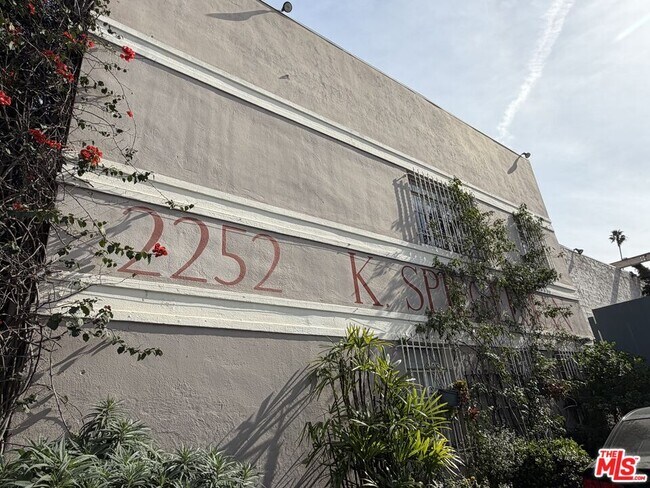 Building Photo - 2252 W Washington Blvd