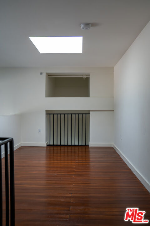 Building Photo - 257 S Spring St