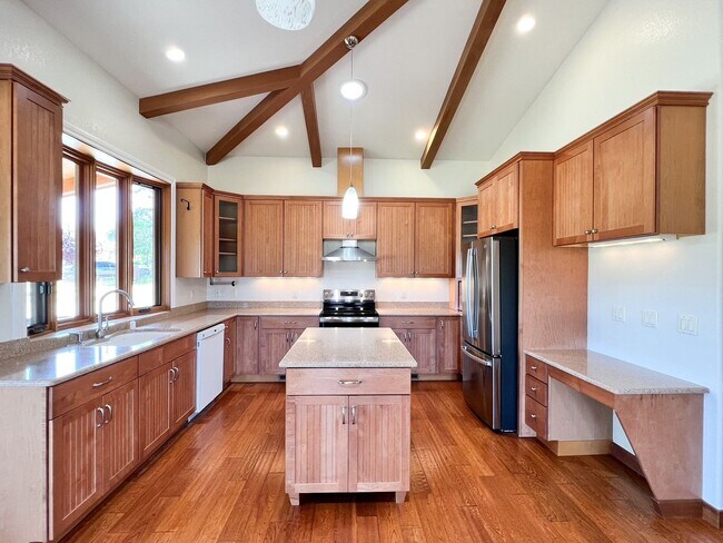 Building Photo - Charming Two Bedroom Country House with Vi...