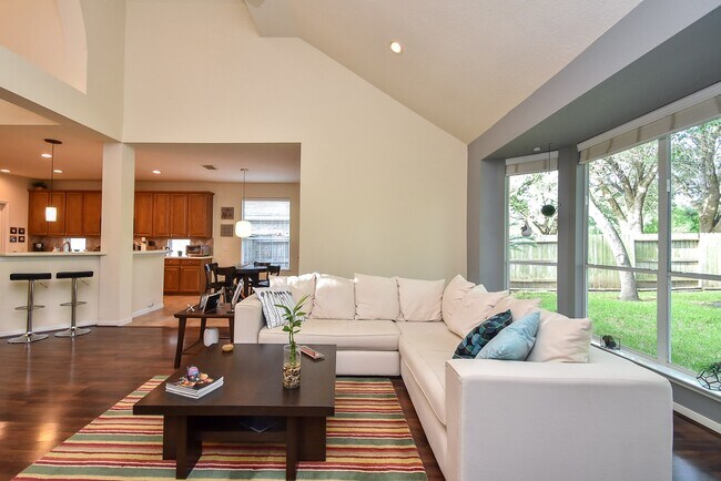 Building Photo - 1211 Deerbrook Dr