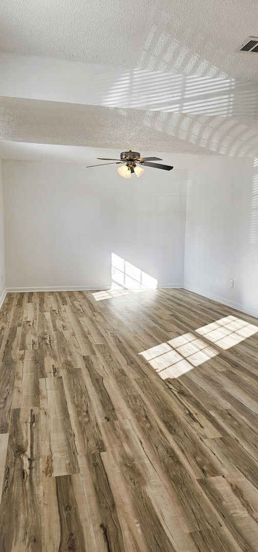 Building Photo - 1542 Diuguid Dr