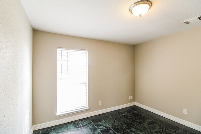 Building Photo - 15102 4 Winds Dr