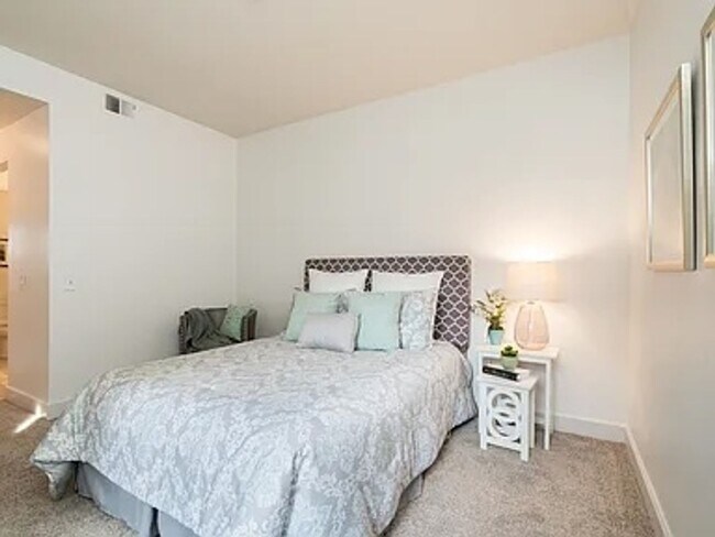 Building Photo - Pacifica Del Mar Highlands - 2 Bedroom 2 Bathroom Retreat