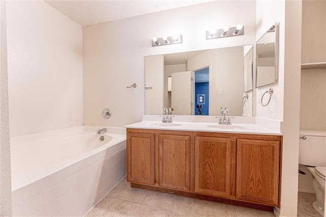 Building Photo - 2929 Jamestown Dr