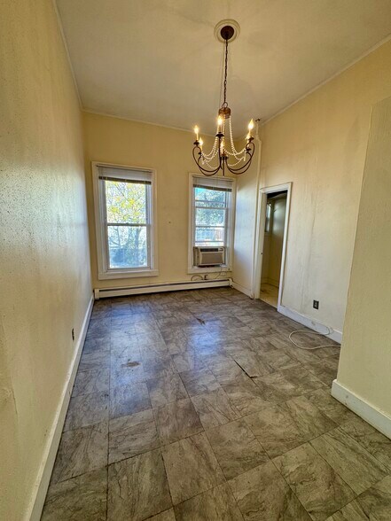 Building Photo - 123 Almy St