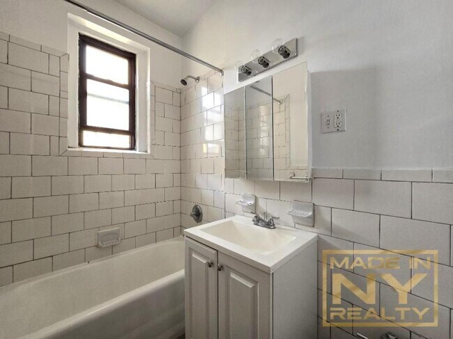 Building Photo - 0 bedroom in ASTORIA NY 11102