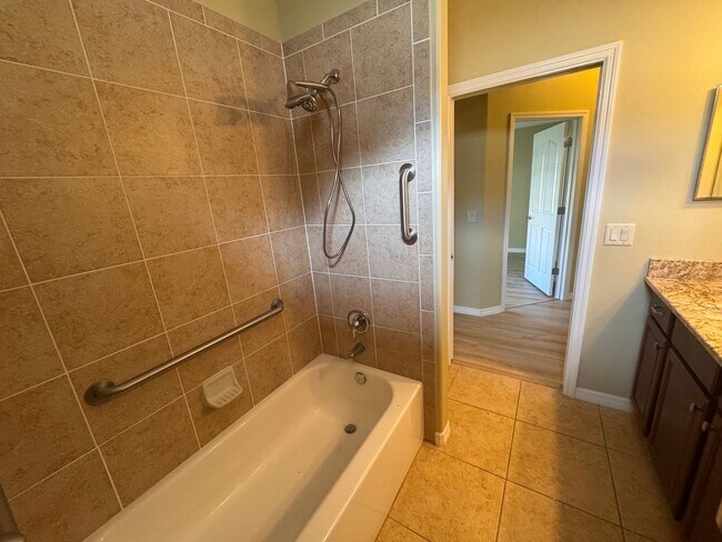 Building Photo - Luxury Living in SummerGlen – Updated 3-Be...