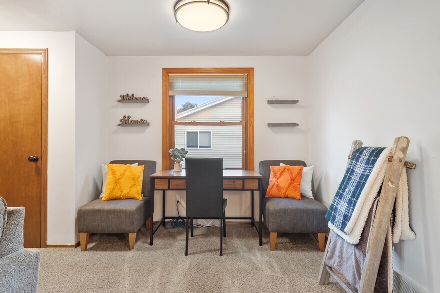 Building Photo - 1253 Roscoe St