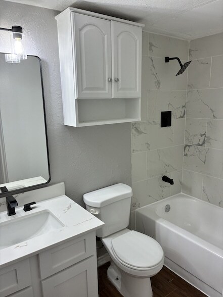 Building Photo - 9520 Royal Ln