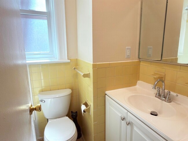 Building Photo - 622 Park Ave