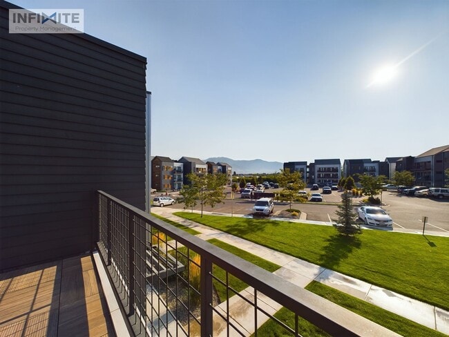 Building Photo - Natural Light Galore!