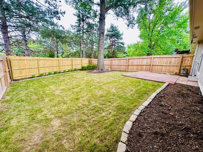 Building Photo - {12311} Spacious Townhome in Desirable OP ...
