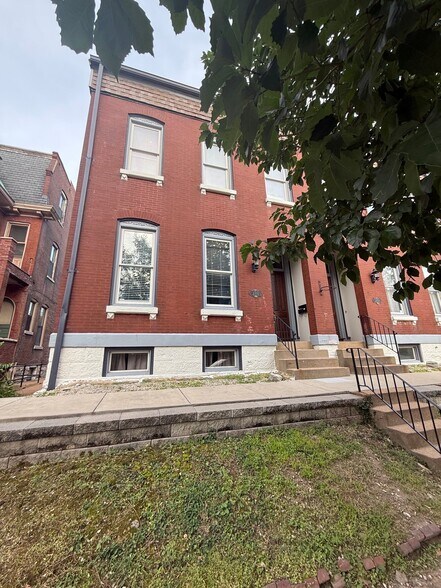 Building Photo - 2702 S 13th St