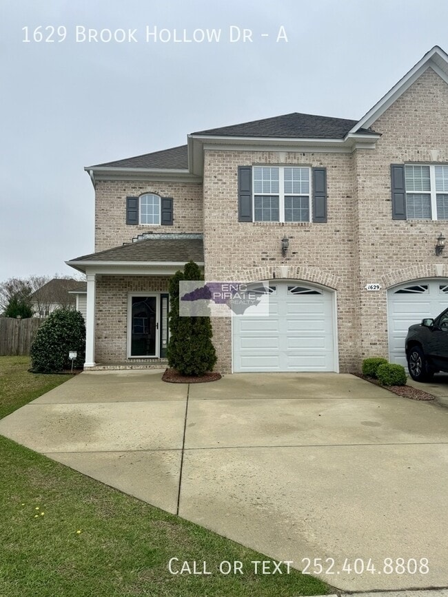 Building Photo - 1629 Brook Hollow Dr