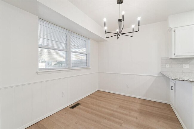 Building Photo - 1033 Mabel C Fry Blvd