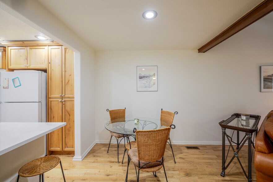 Building Photo - 3124 S Falling Brook Ln