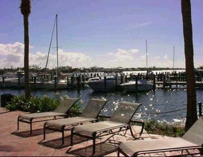 Primary Photo - 117 Yacht Club Way