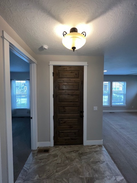 Building Photo - 4 Bed 2.5 Bath in Boise!