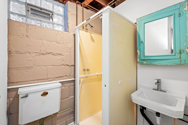 Building Photo - AVAILABLE SEPT 1ST!! GORGEOUS 3 BEDROOM IN...