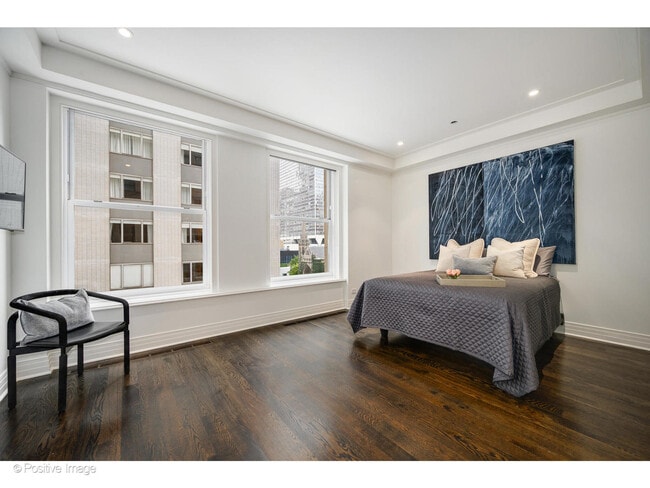 Building Photo - 159 E Walton Pl