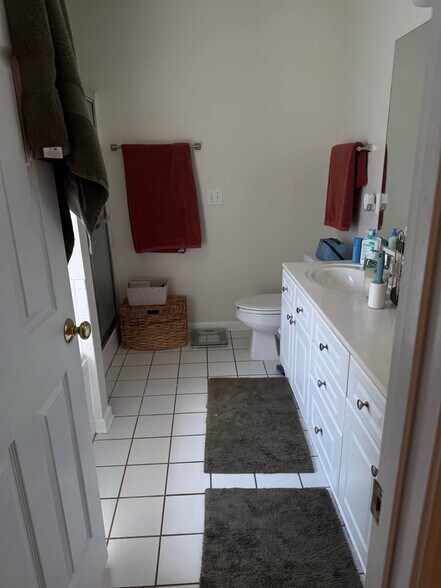 Building Photo - 440 Arnell Ln
