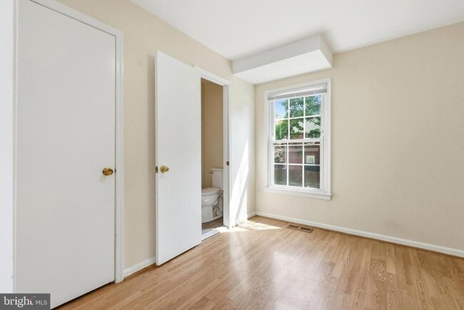 Building Photo - 8031 Sleepy View Ln