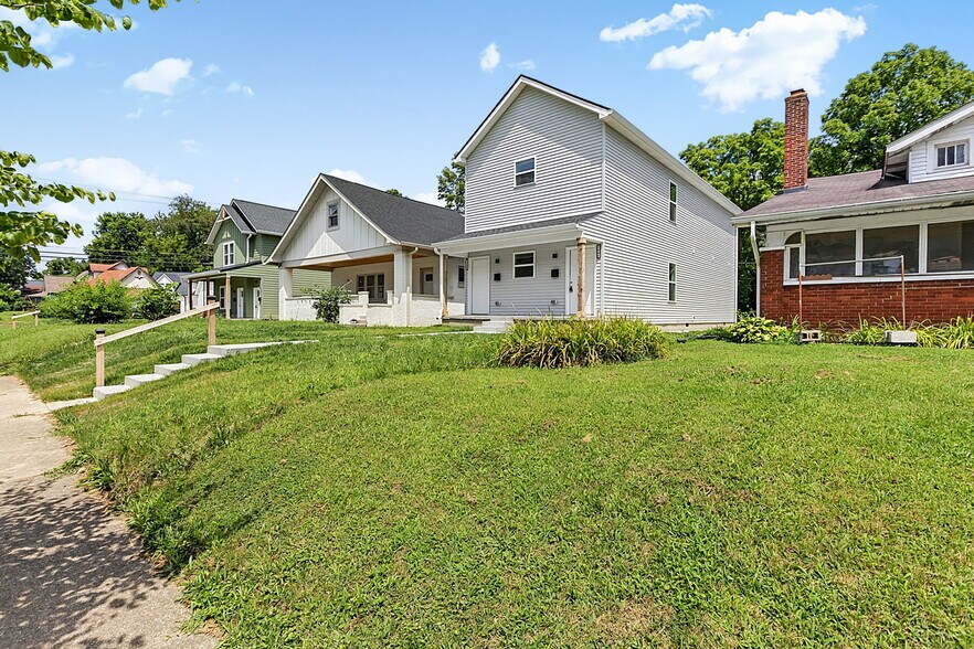 Building Photo - 3947 Rookwood Ave