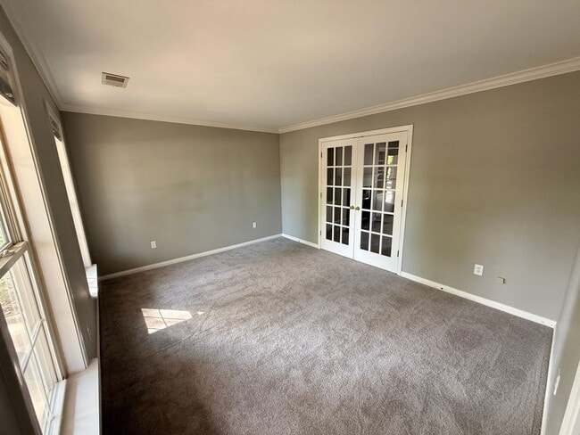 Building Photo - Spacious 4 Bed 2.5 Bath In Lexington!