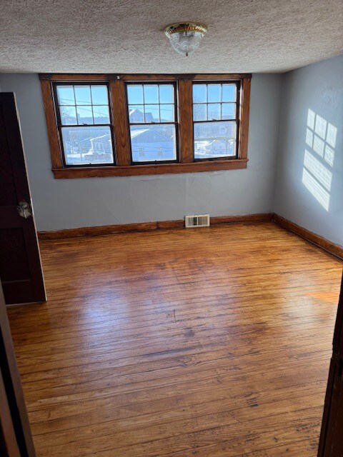 Building Photo - 308 Leap St