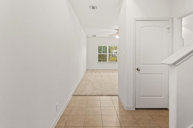 Building Photo - 1620 Bryant Dr