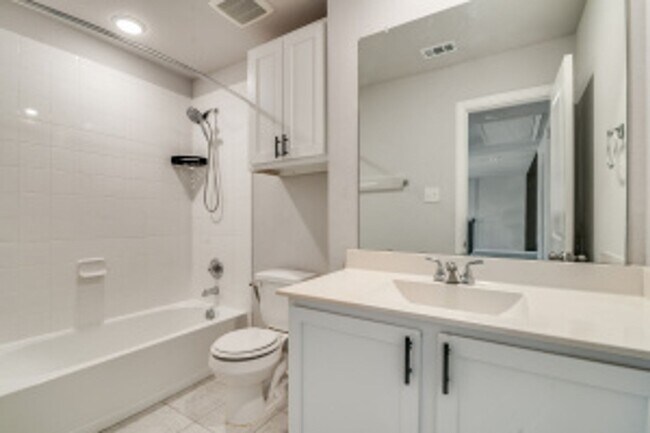 Building Photo - Beautiful 4/2.5 in Forney - like new!