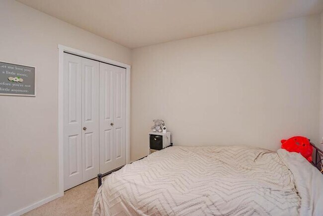Building Photo - NEWER THREE BEDROOM WITH GARAGE
