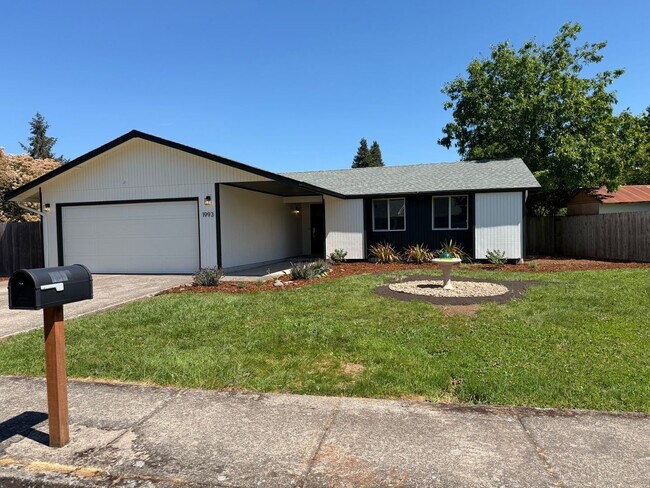 Building Photo - Updated 3 bedroom 2 bath home in a great neighborhood!